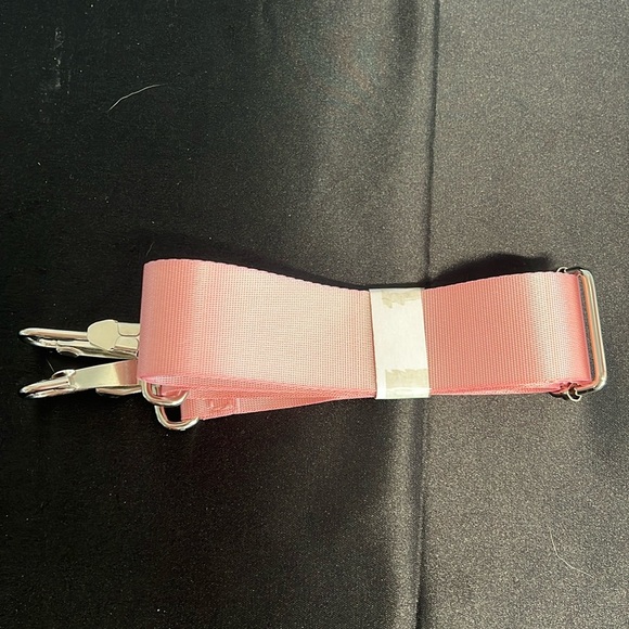 Wilo The Label | Front Pocket Travel Tote Bag w/ Matching Pouch & Bag Charm - Picture 10 of 13